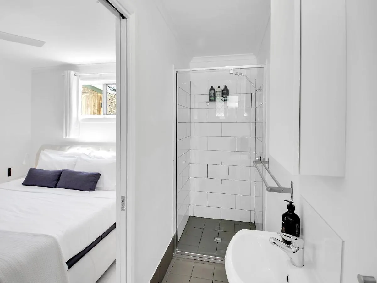Private Outdoor Spa, Fire Pit, Cinema Room - The Cottage Coolum Beach 0*,