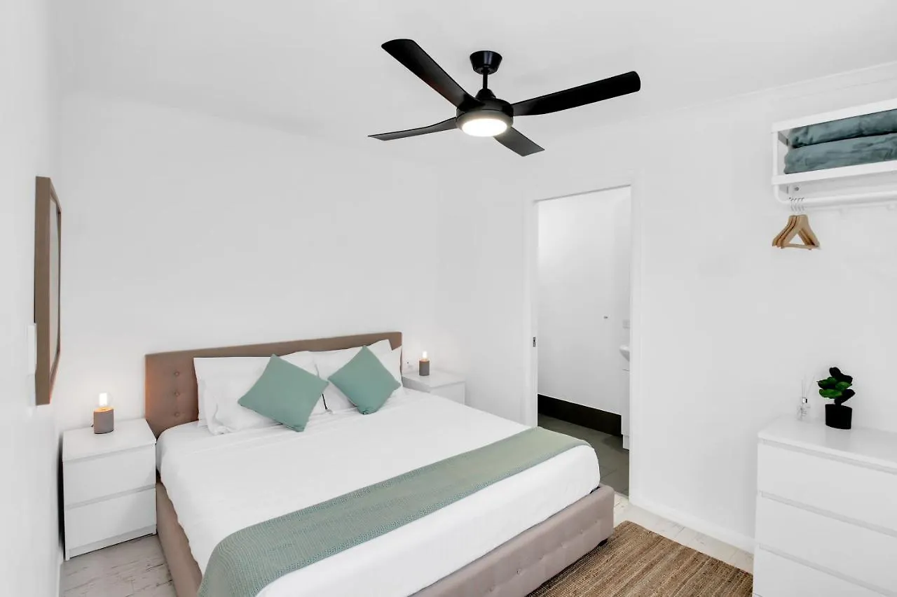 Private Outdoor Spa, Fire Pit, Cinema Room - The Cottage Coolum Beach Austrálie
