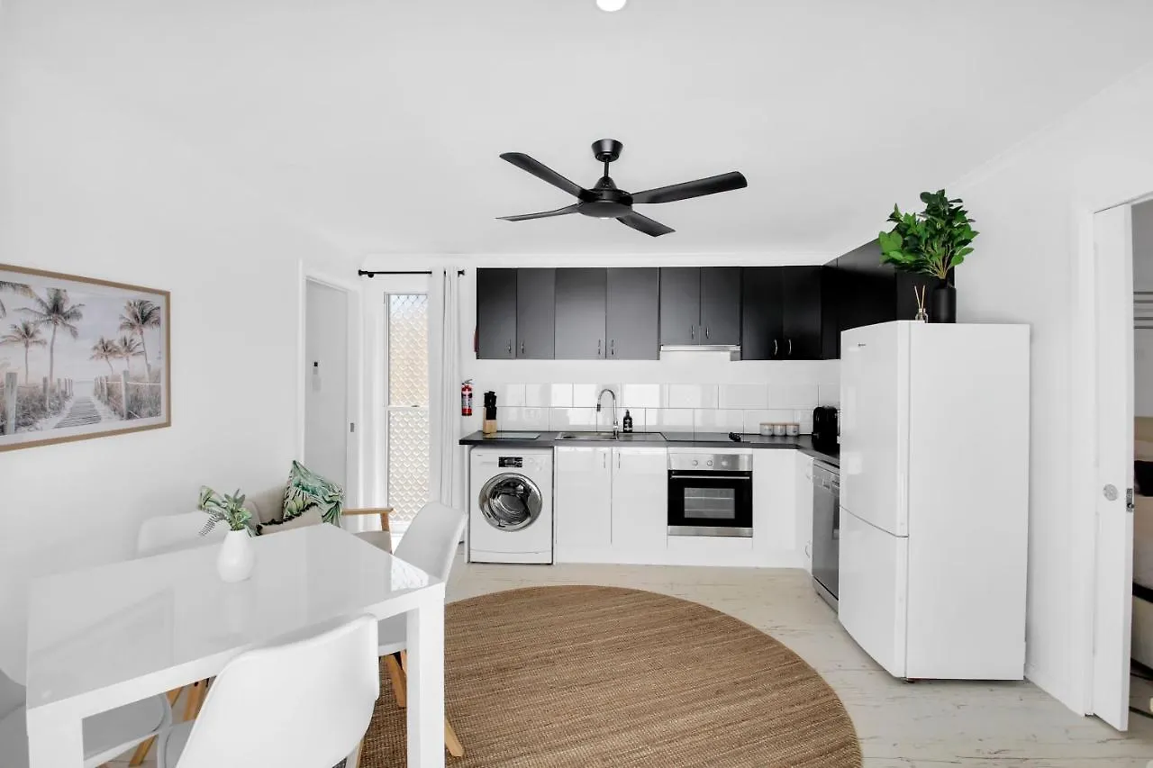 Private Outdoor Spa, Fire Pit, Cinema Room - The Cottage Coolum Beach