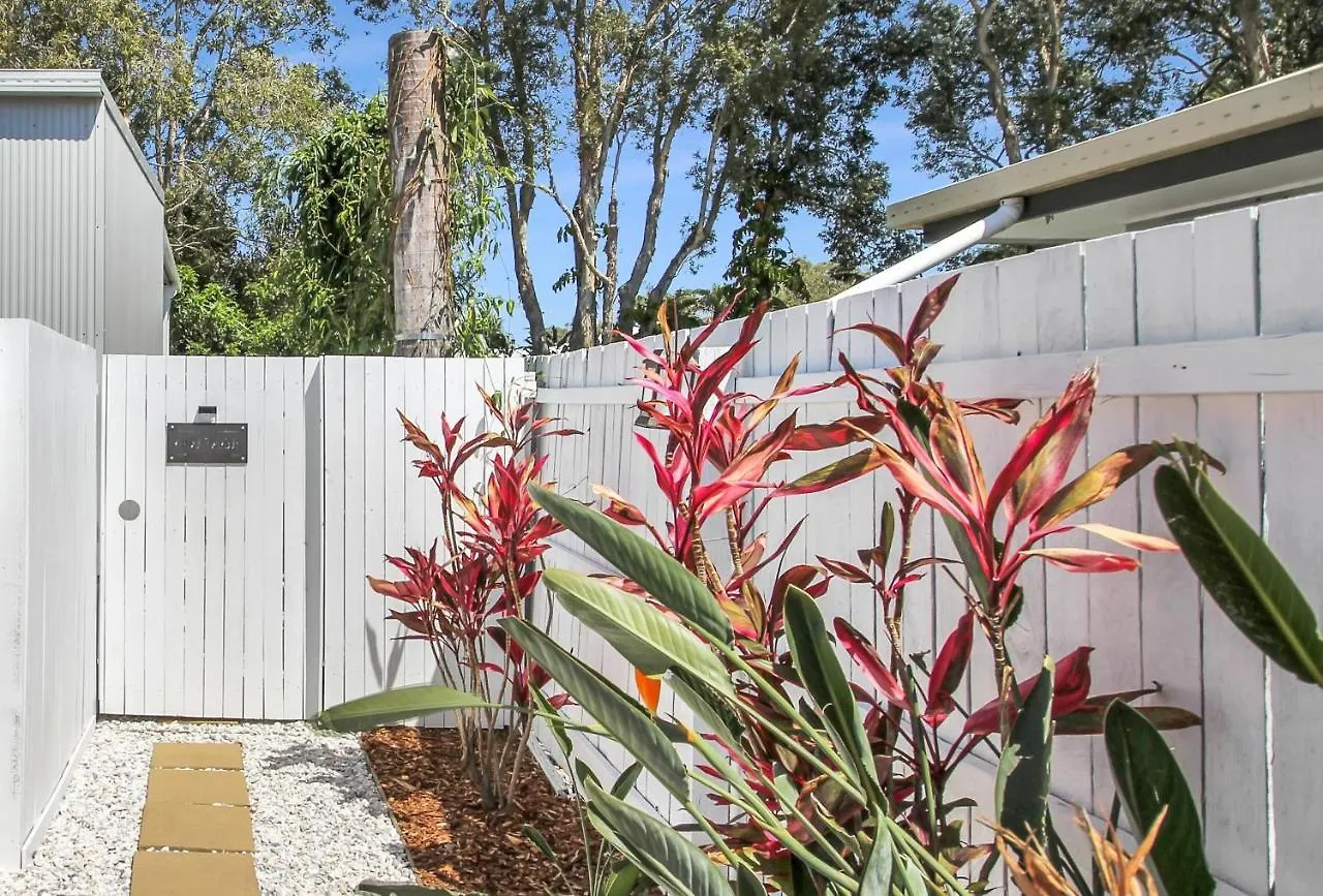 Private Outdoor Spa, Fire Pit, Cinema Room - The Cottage Coolum Beach 0*,