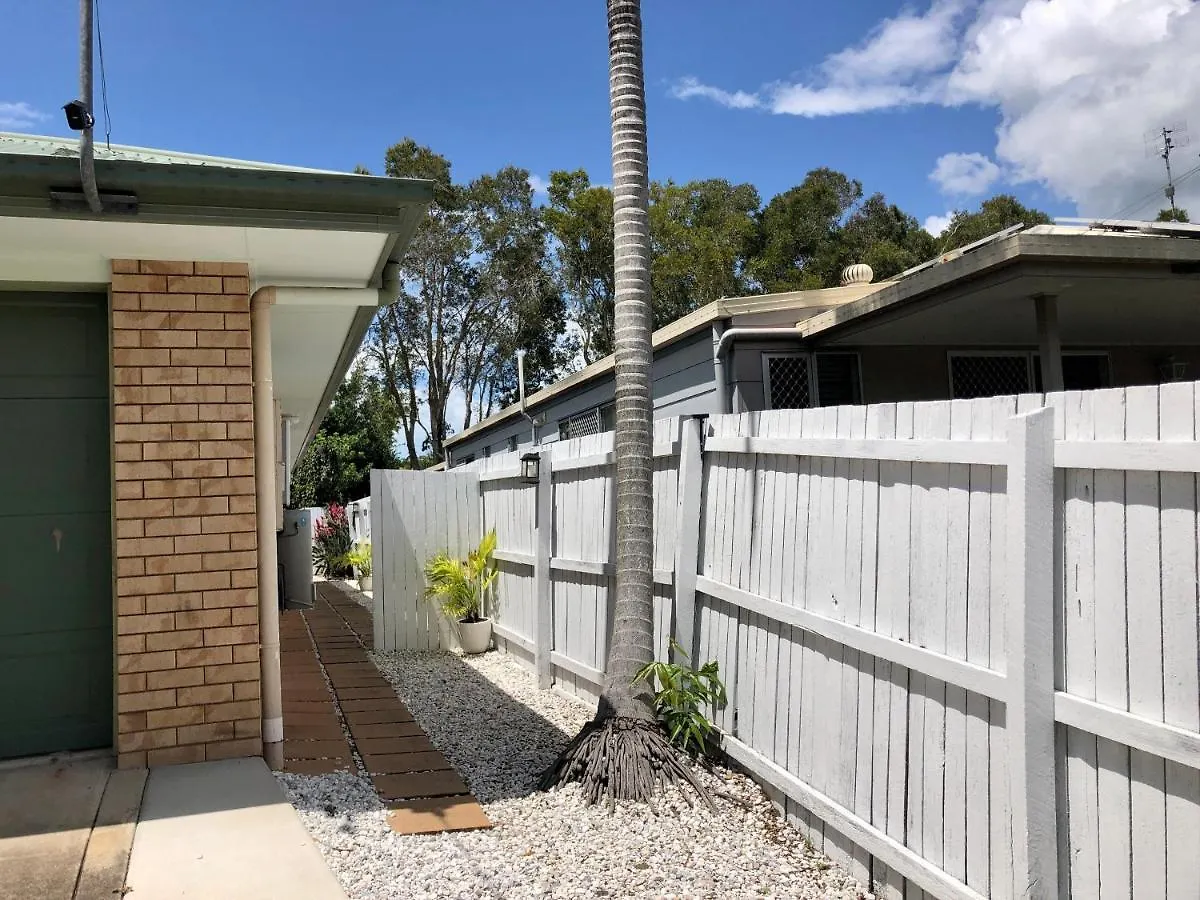 Private Outdoor Spa, Fire Pit, Cinema Room - The Cottage Coolum Beach