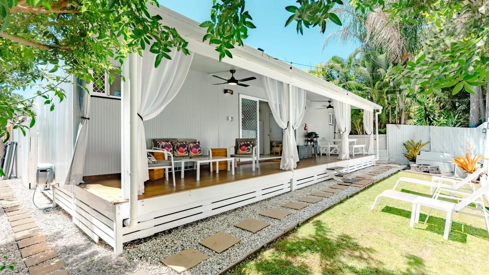 Prázdninový dům Private Outdoor Spa, Fire Pit, Cinema Room - The Cottage Coolum Beach Austrálie